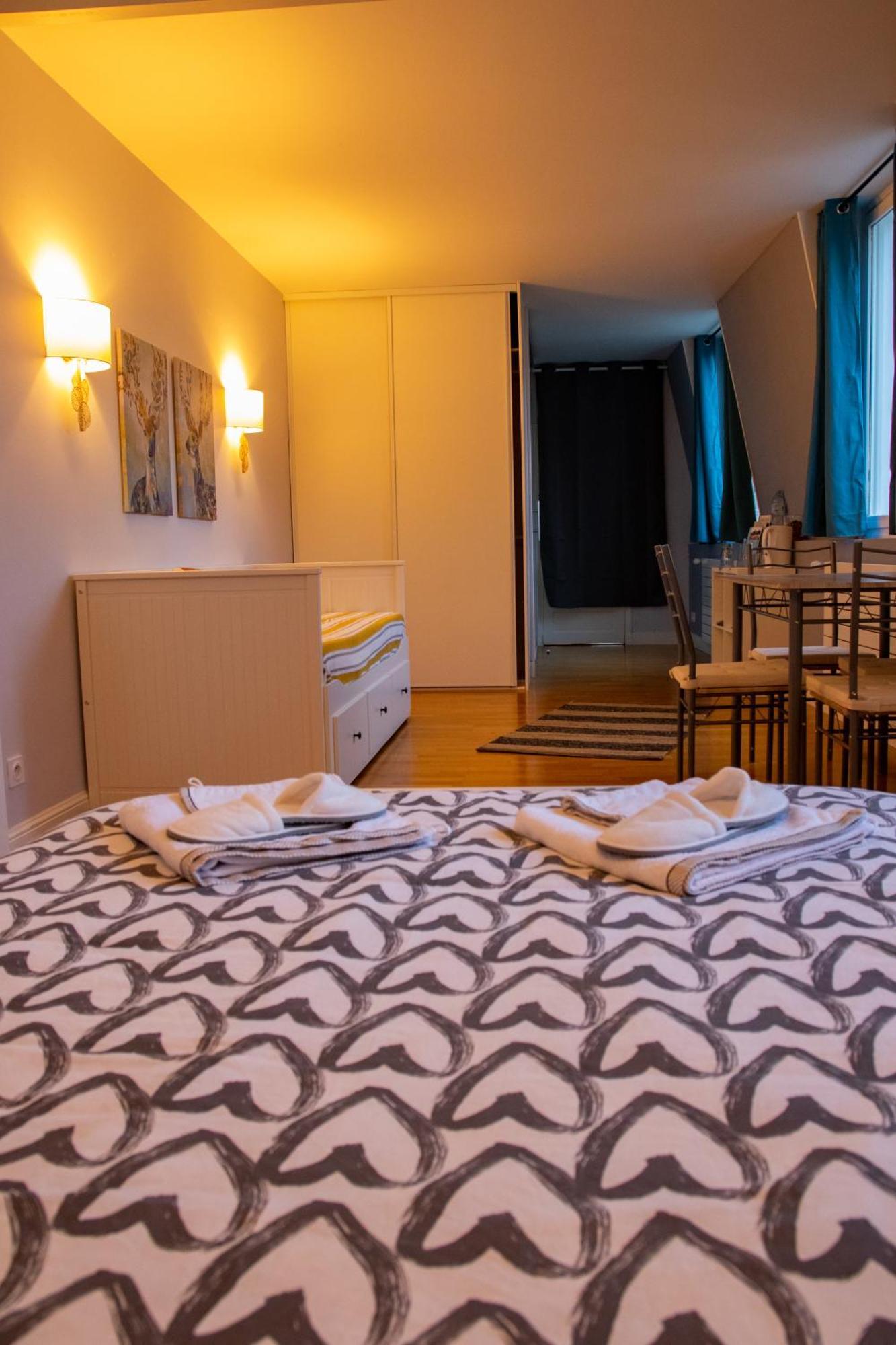 Hotel Les Tourterelles Vendôme Zimmer foto